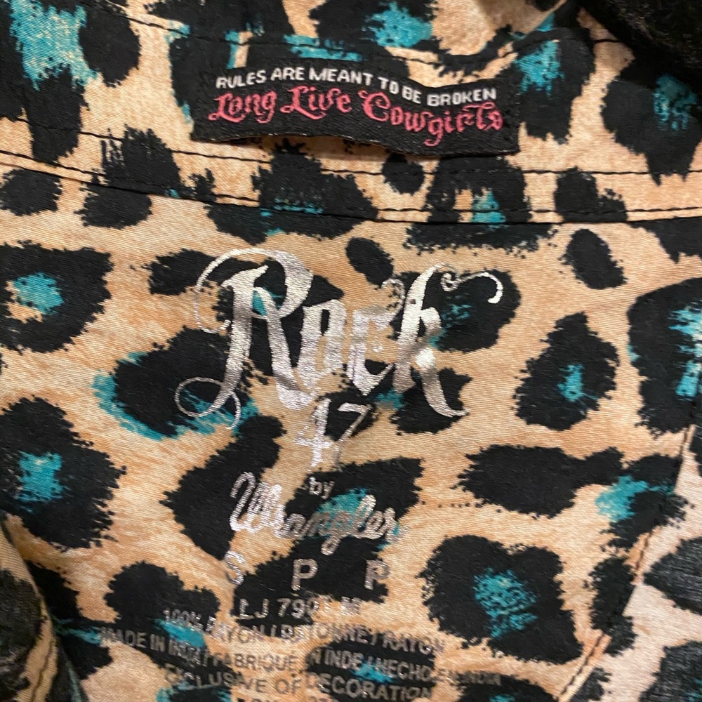 Nwt Leopard Print Button Down Shirt - image 5